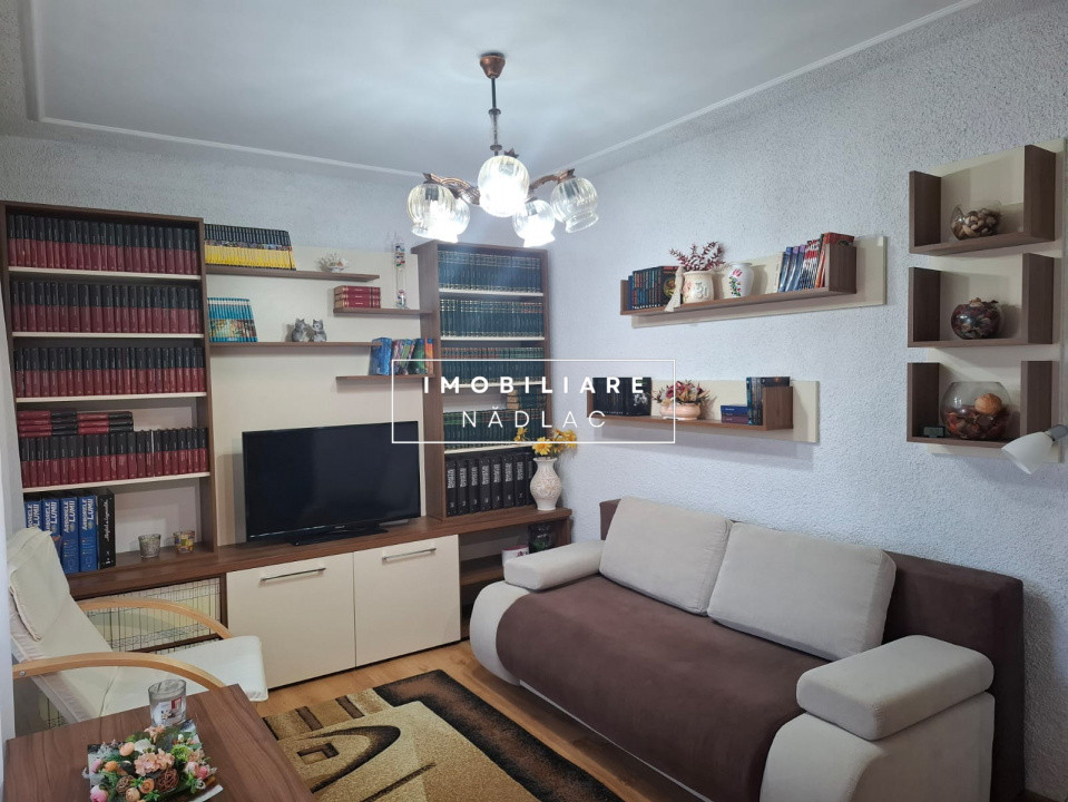 Apartament 4 camere  decomandate cu vedere pe doua parti in Nadlac