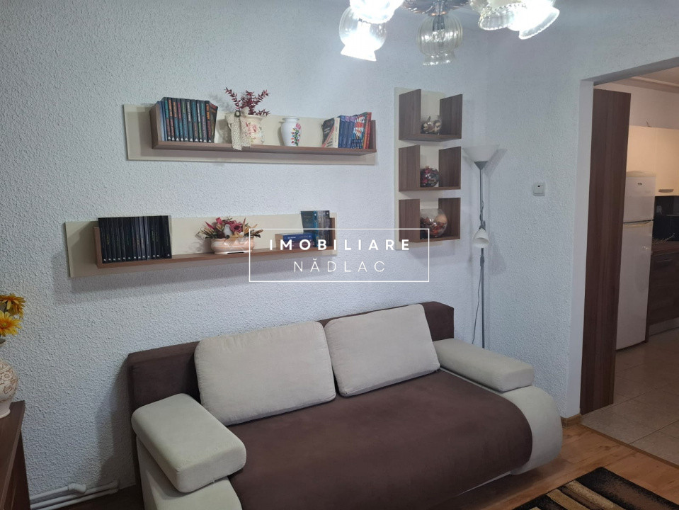Apartament 4 camere  decomandate cu vedere pe doua parti in Nadlac