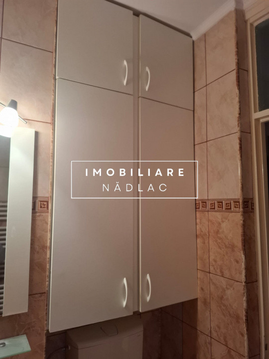 Apartament 4 camere  decomandate cu vedere pe doua parti in Nadlac