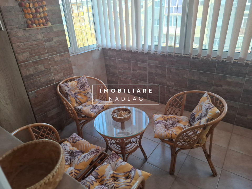 Apartament 4 camere  decomandate cu vedere pe doua parti in Nadlac