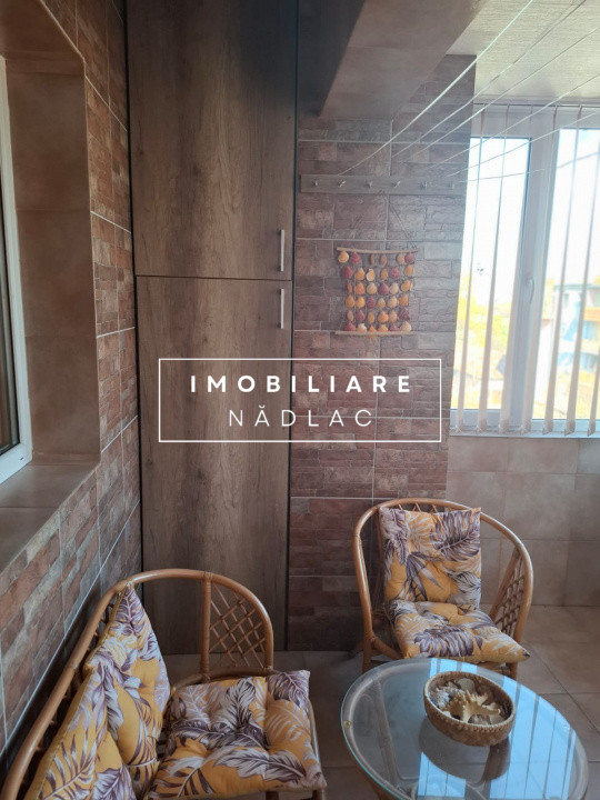 Apartament 4 camere  decomandate cu vedere pe doua parti in Nadlac