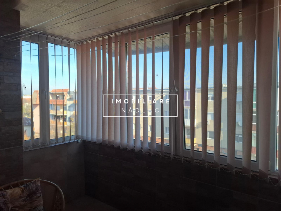 Apartament 4 camere  decomandate cu vedere pe doua parti in Nadlac