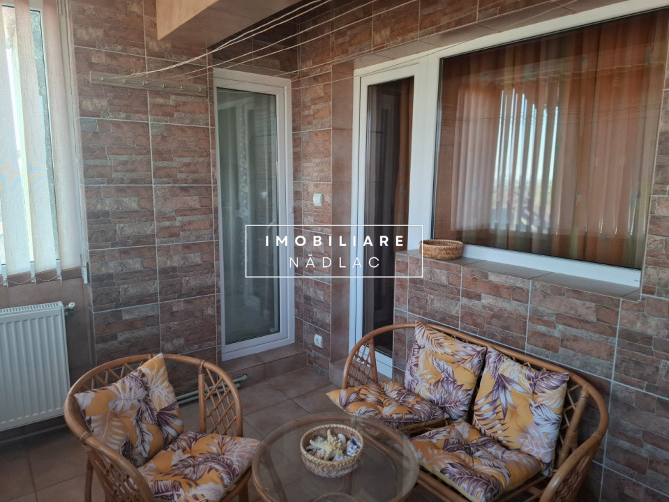 Apartament 4 camere  decomandate cu vedere pe doua parti in Nadlac