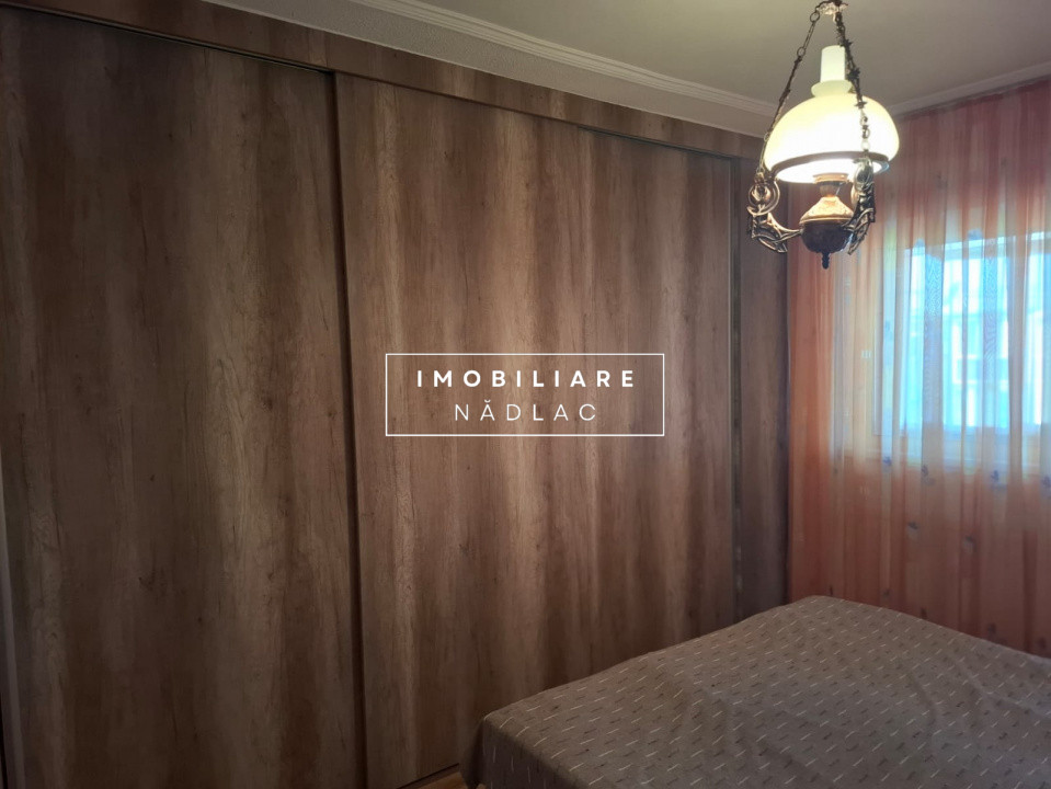 Apartament 4 camere  decomandate cu vedere pe doua parti in Nadlac