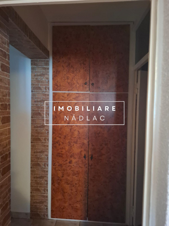 Apartament 4 camere  decomandate cu vedere pe doua parti in Nadlac