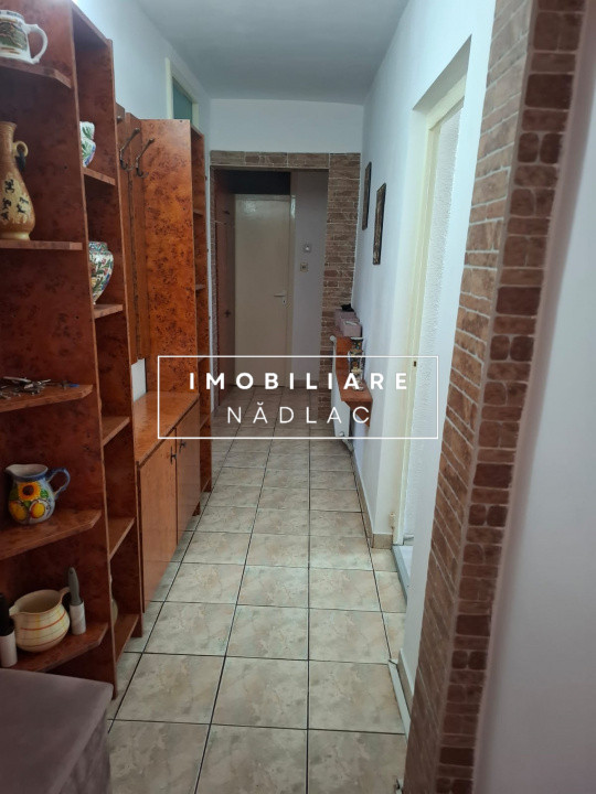 Apartament 4 camere  decomandate cu vedere pe doua parti in Nadlac