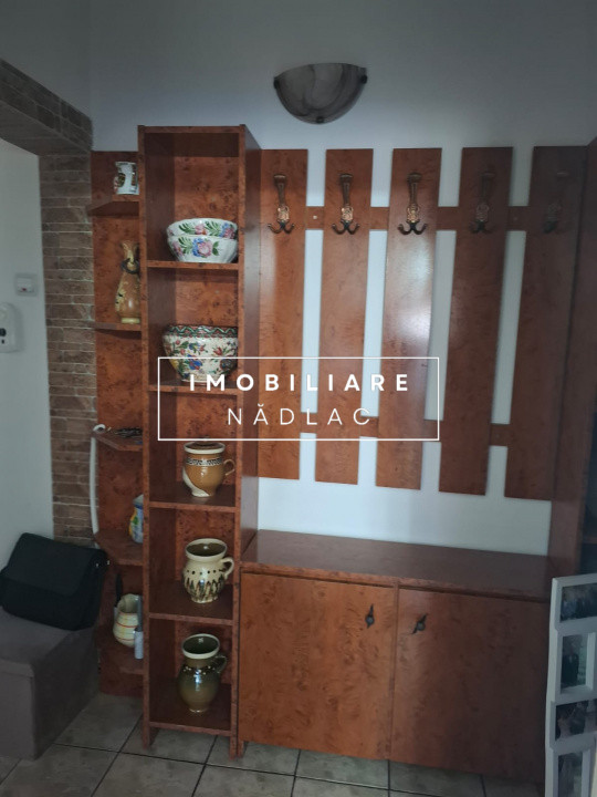 Apartament 4 camere  decomandate cu vedere pe doua parti in Nadlac