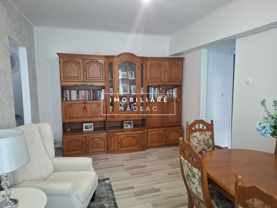 Apartament renovat recent 3 camere etaj 2 in Nadac