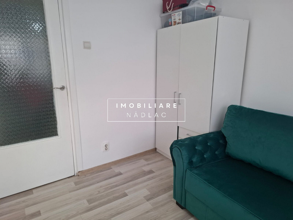 Apartament renovat recent 3 camere etaj 2 in Nadac