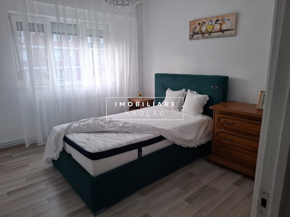 Apartament renovat recent 3 camere etaj 2 in Nadac