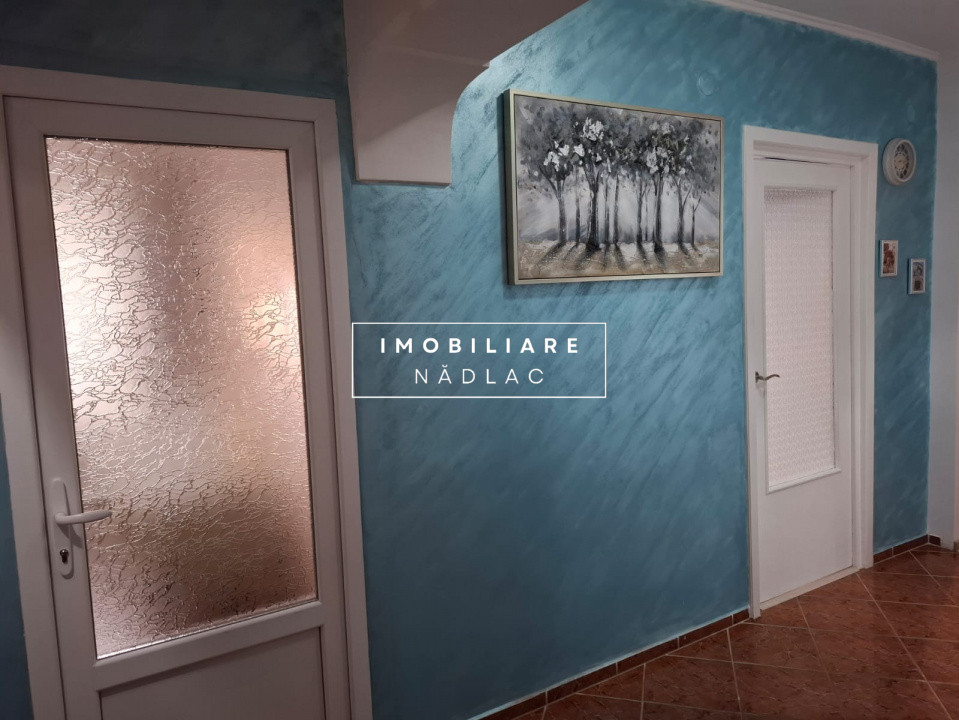Apartament renovat recent 3 camere etaj 2 in Nadac