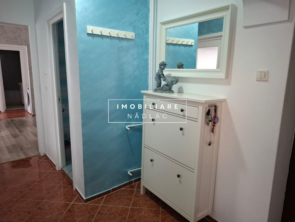 Apartament renovat recent 3 camere etaj 2 in Nadac