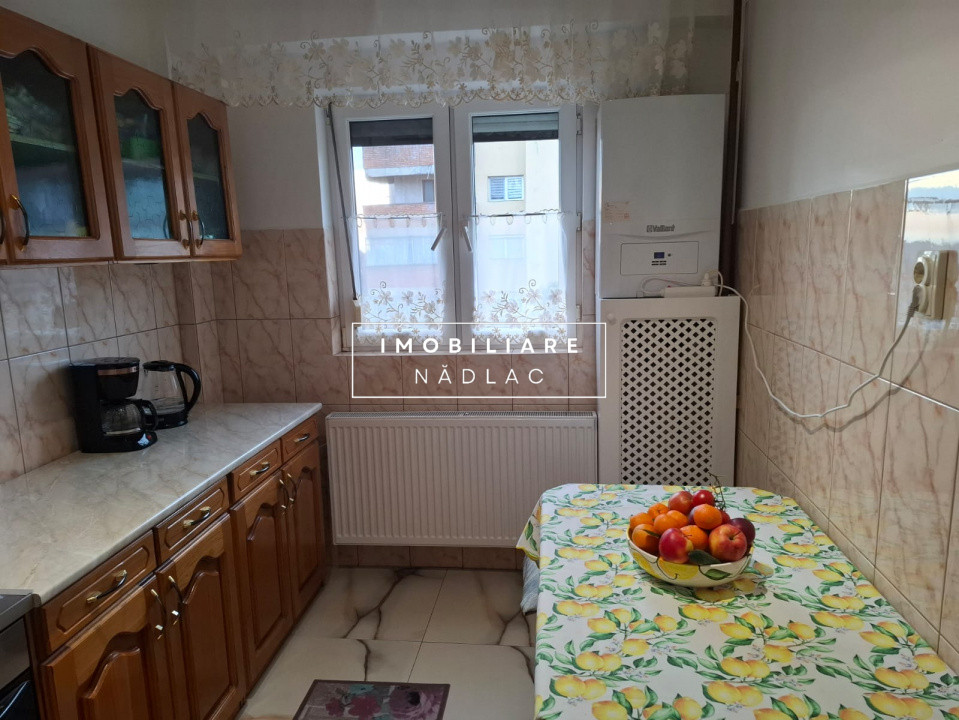 Apartament renovat recent 3 camere etaj 2 in Nadac