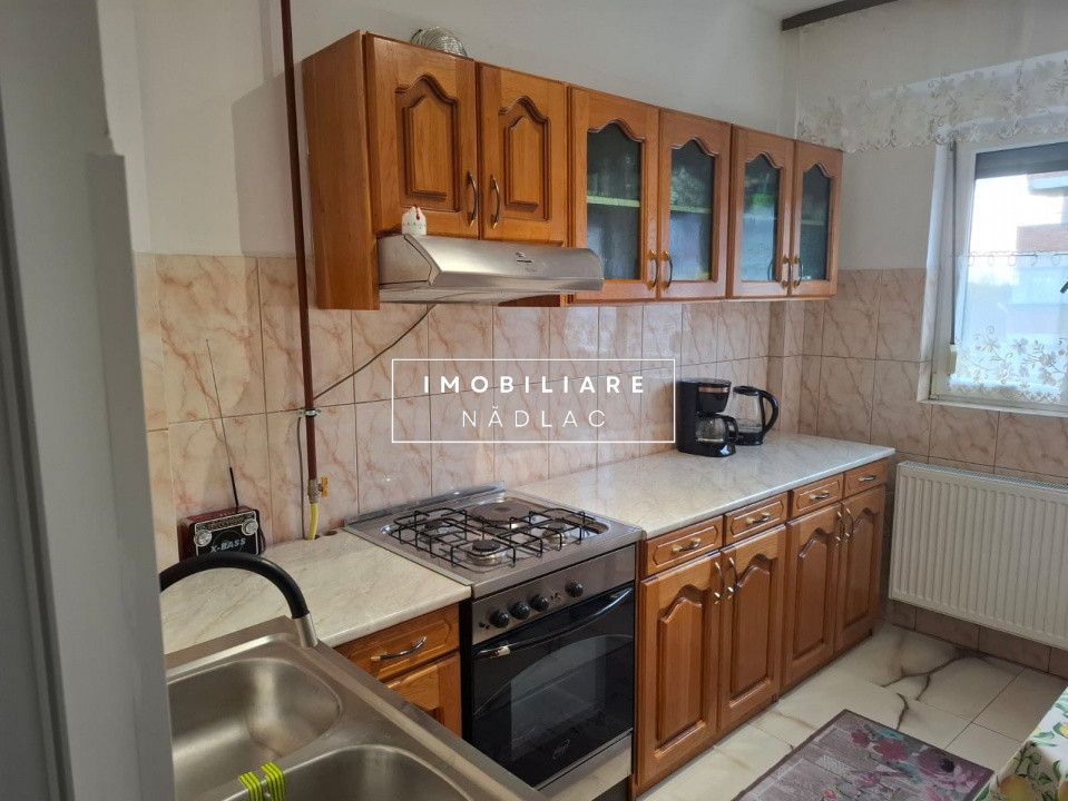 Apartament renovat recent 3 camere etaj 2 in Nadac