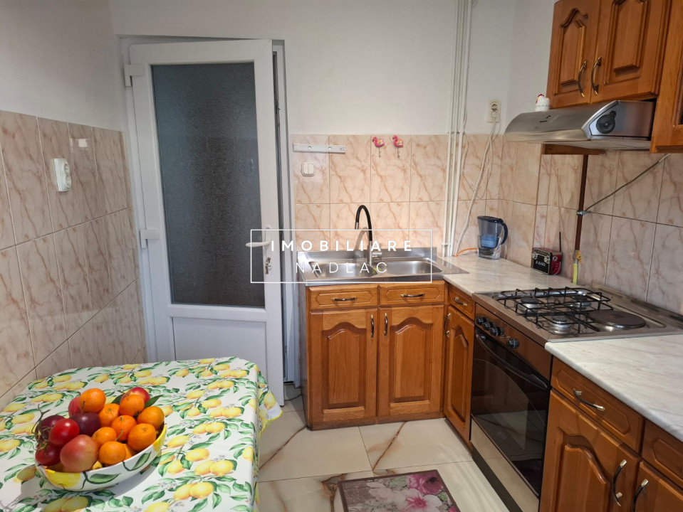 Apartament renovat recent 3 camere etaj 2 in Nadac