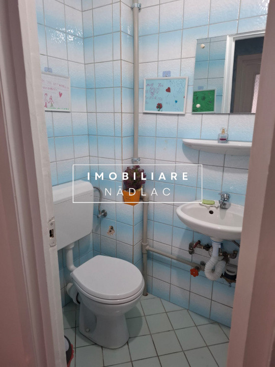 Apartament renovat recent 3 camere etaj 2 in Nadac