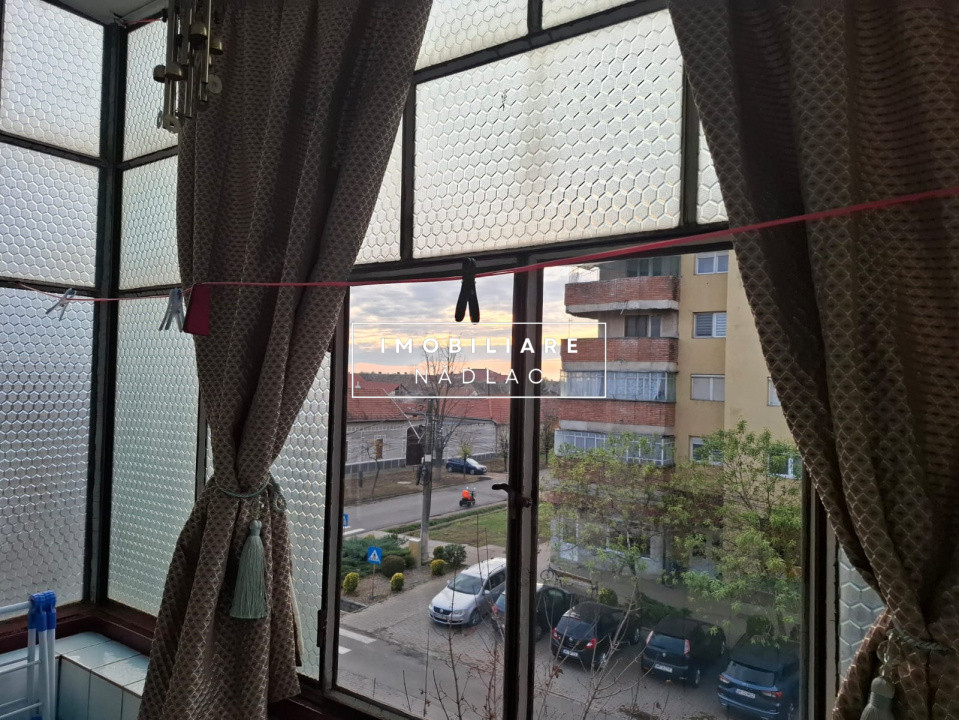 Apartament renovat recent 3 camere etaj 2 in Nadac