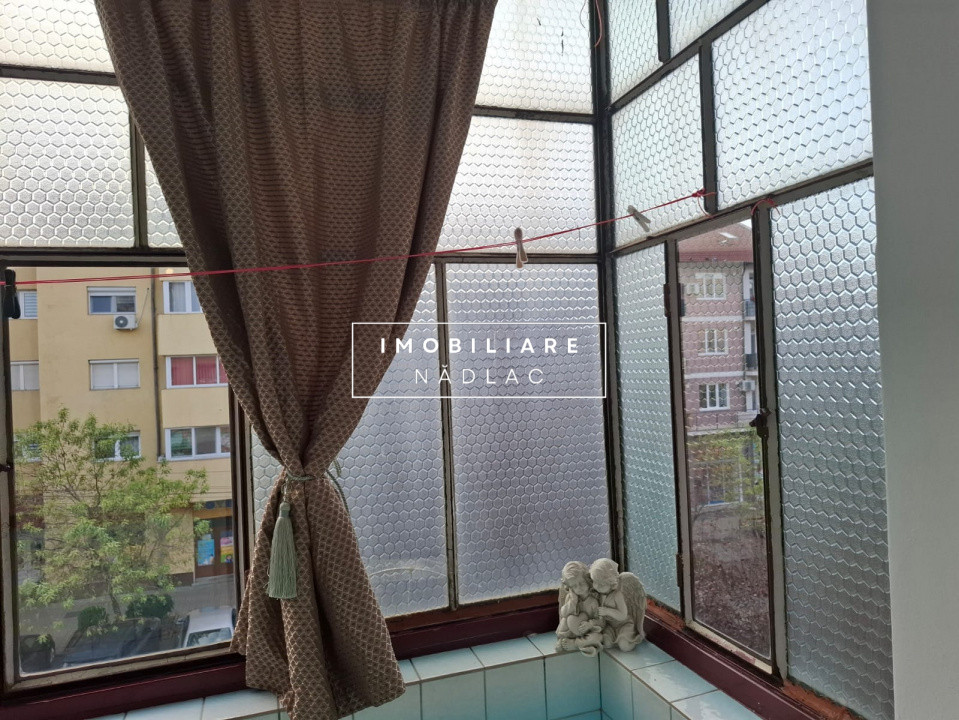 Apartament renovat recent 3 camere etaj 2 in Nadac