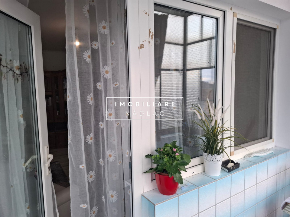 Apartament renovat recent 3 camere etaj 2 in Nadac