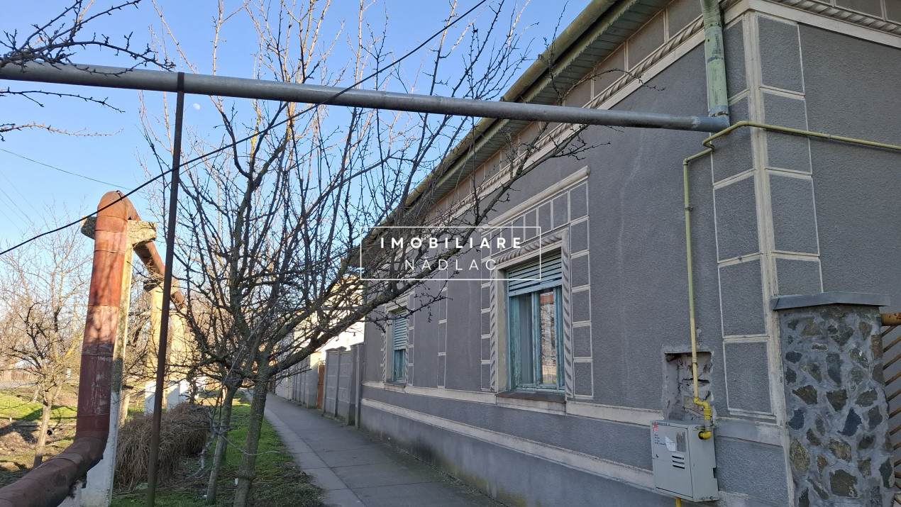 Casa mare 3 camere și teren 3600mp în Nădlac la 475m de centura spre autostradă