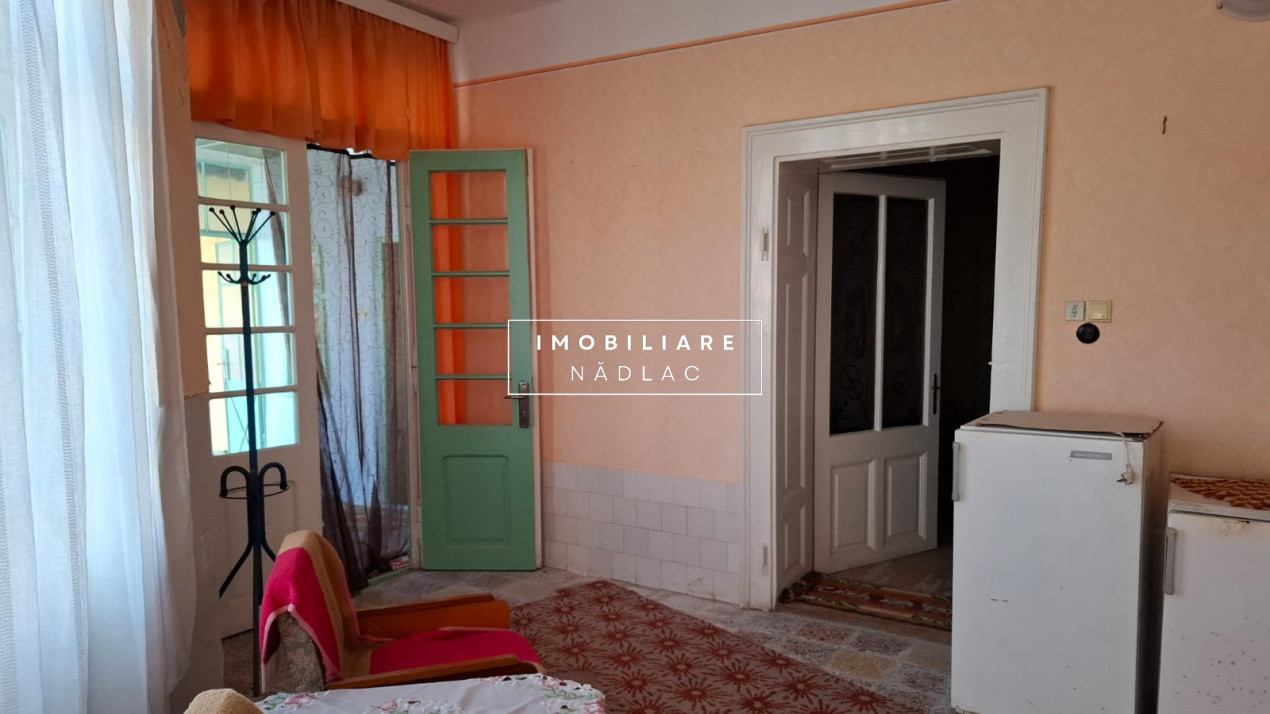 Casa mare 3 camere și teren 3600mp în Nădlac la 475m de centura spre autostradă