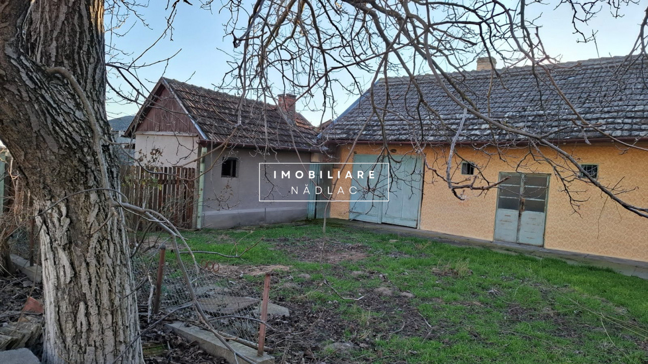 Casa mare 3 camere și teren 3600mp în Nădlac la 475m de centura spre autostradă