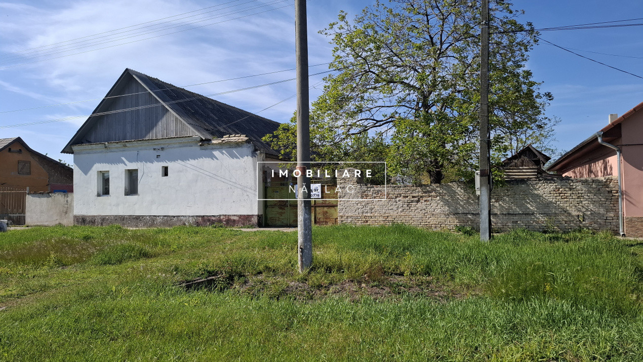 Casa pentru renovare  in Nadlac cu teren 1472mp