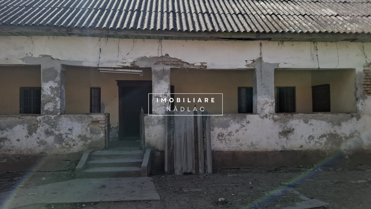Casa pentru renovare  in Nadlac cu teren 1472mp