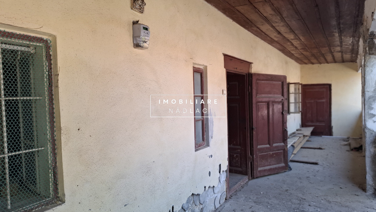Casa pentru renovare  in Nadlac cu teren 1472mp