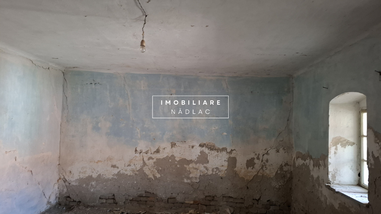 Casa pentru renovare  in Nadlac cu teren 1472mp