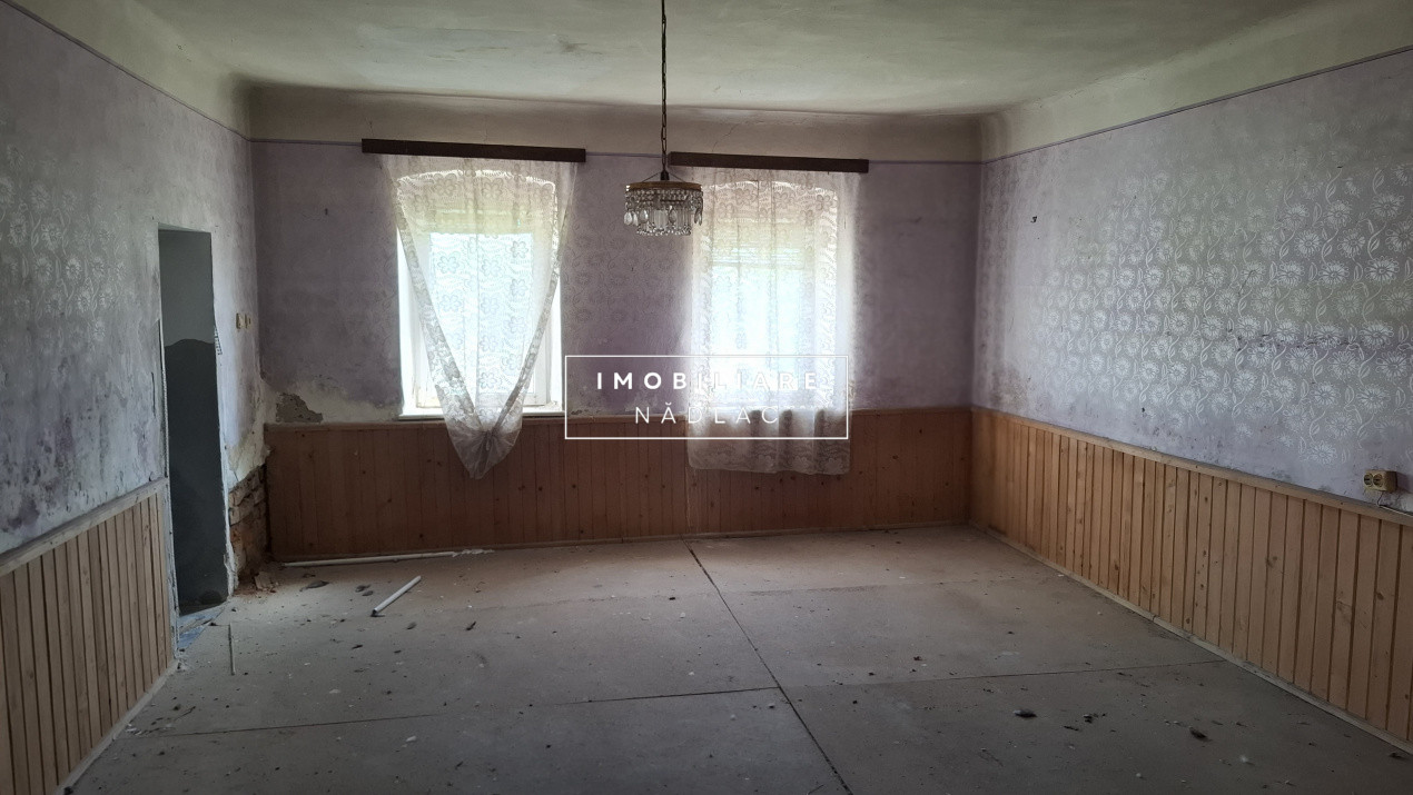 Casa pentru renovare  in Nadlac cu teren 1472mp