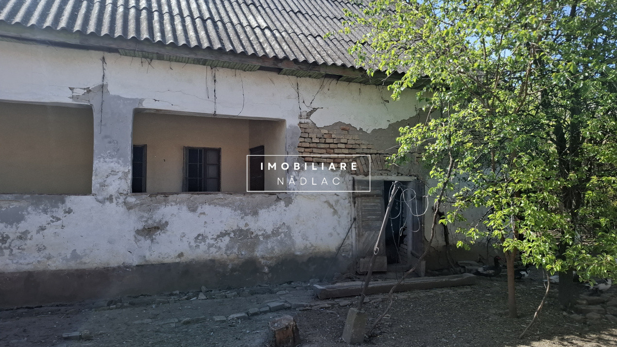 Casa pentru renovare  in Nadlac cu teren 1472mp