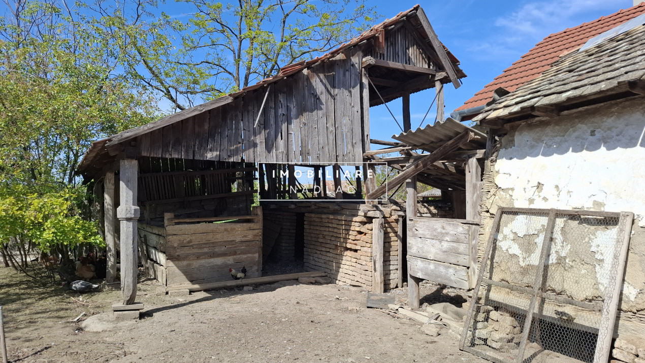 Casa pentru renovare  in Nadlac cu teren 1472mp