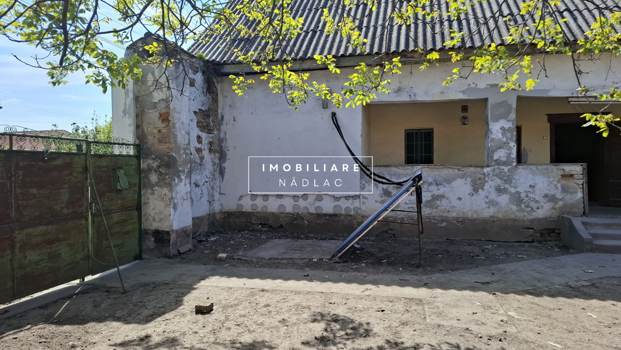 Casa pentru renovare  in Nadlac cu teren 1472mp