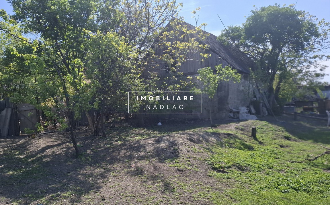 Casa pentru renovare  in Nadlac cu teren 1472mp