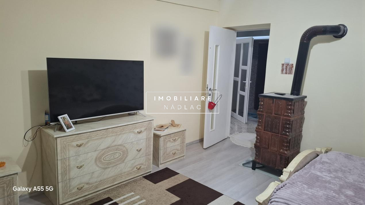 Apartament renovat 2 camere in Peregu Mare