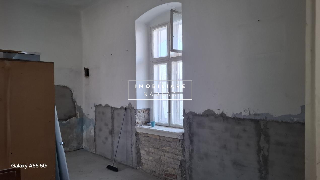 Casă cu arhitectură istorică și farmec aparte – o oportunitate unică pentru inve