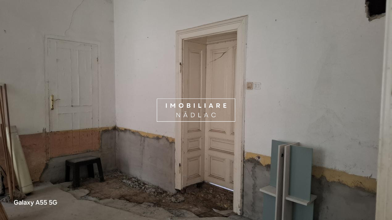 Casă cu arhitectură istorică și farmec aparte – o oportunitate unică pentru inve