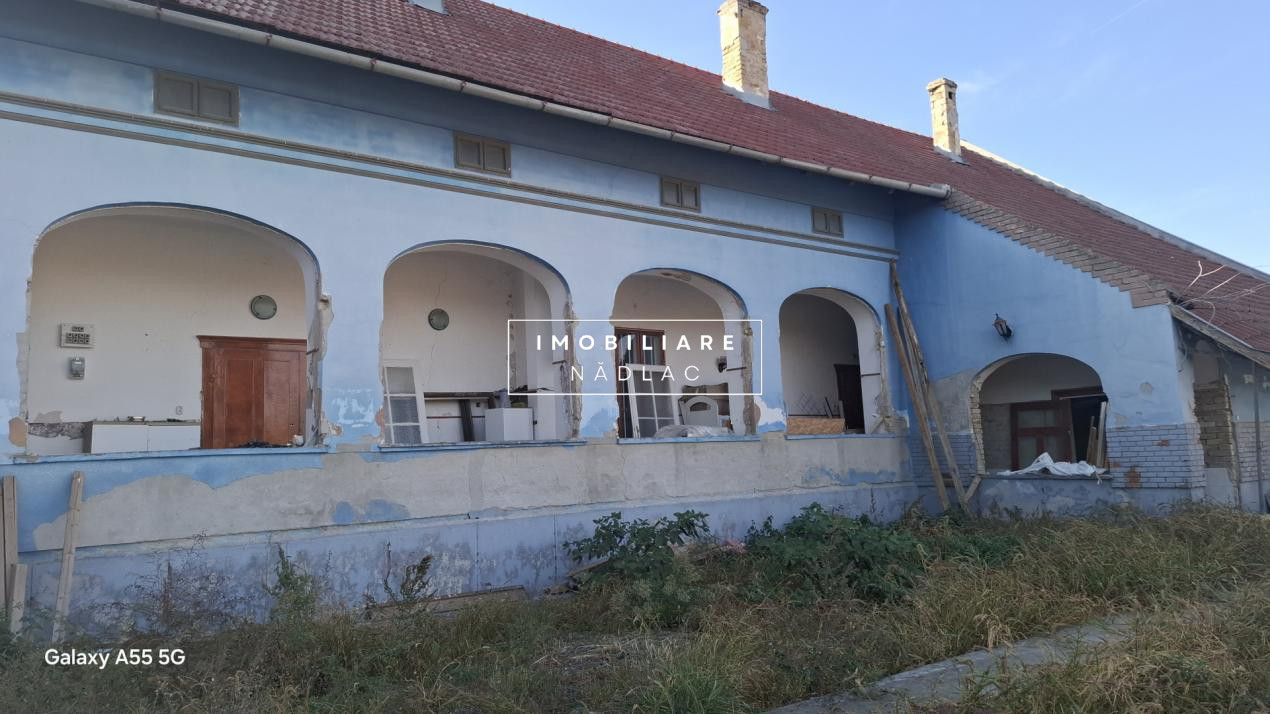 Casă cu arhitectură istorică și farmec aparte – o oportunitate unică pentru inve