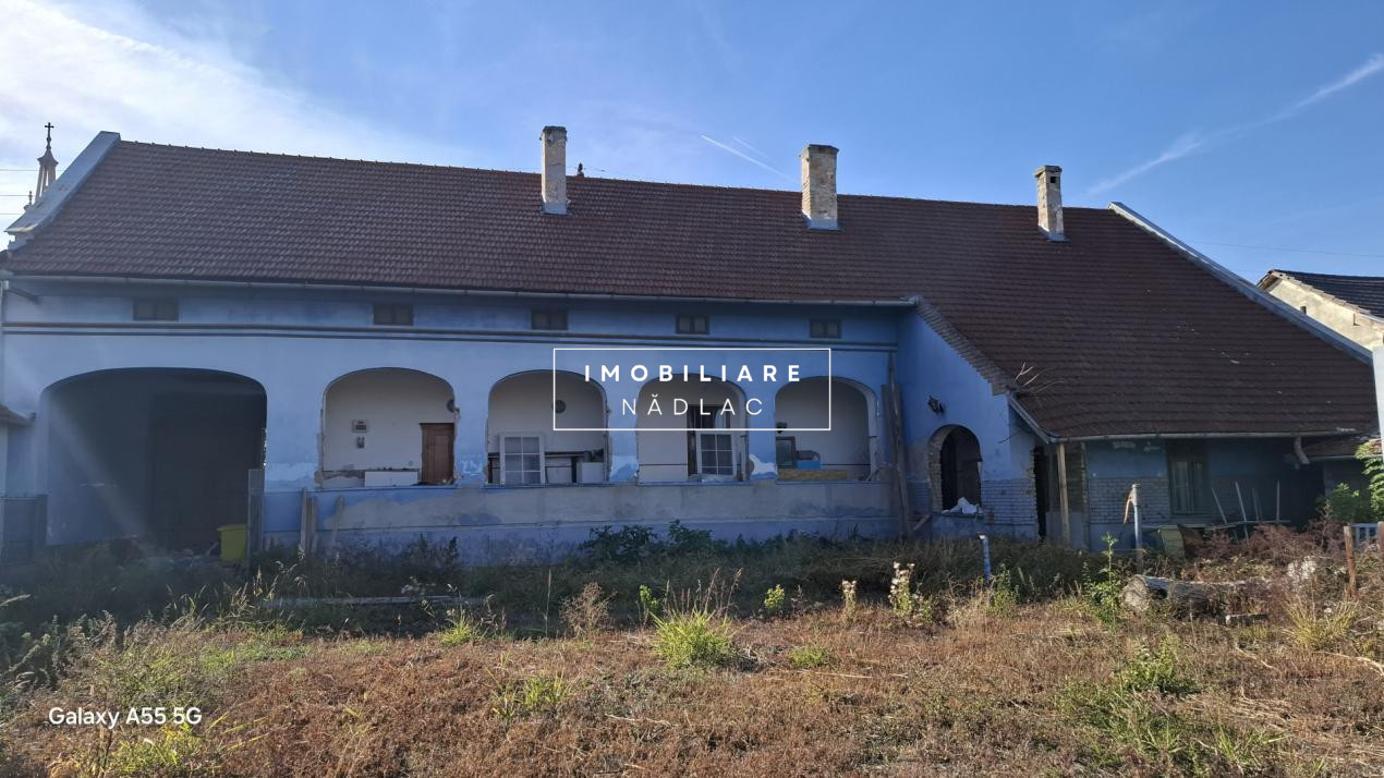 Casă cu arhitectură istorică și farmec aparte – o oportunitate unică pentru inve