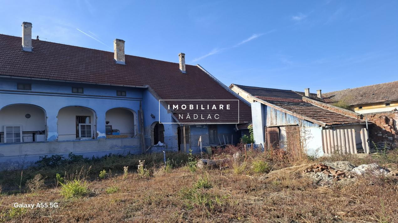 Casă cu arhitectură istorică și farmec aparte – o oportunitate unică pentru inve