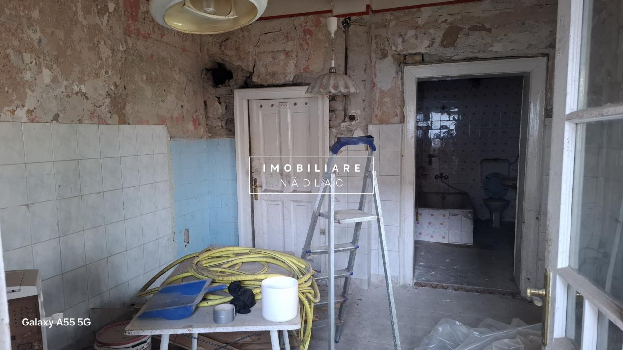 Casă cu arhitectură istorică și farmec aparte – o oportunitate unică pentru inve