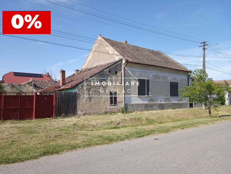 Casa pe colt, poziție exce langa Politia Nadlac,  M. Eminescu colt cu V. Lucaciu